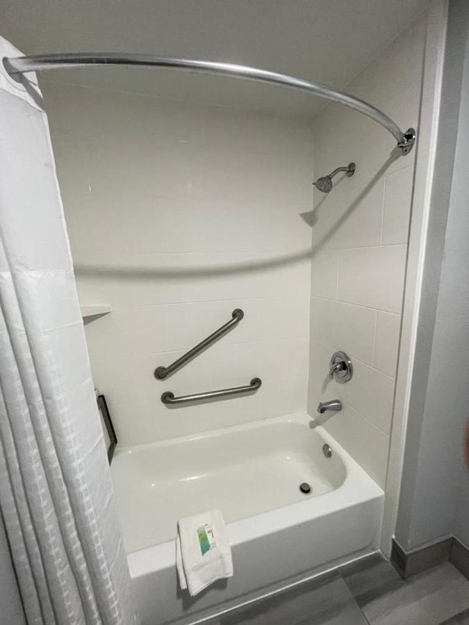 La Quinta By Wyndham Airport Executive Dr Hotel