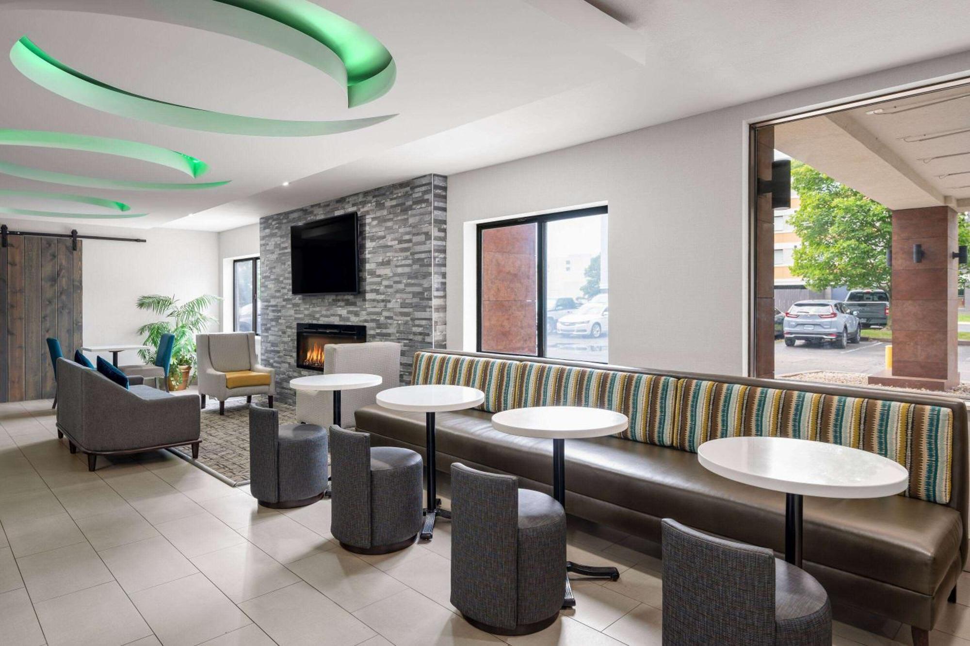 Hotel La Quinta By Wyndham Airport Executive Dr Indianapolis