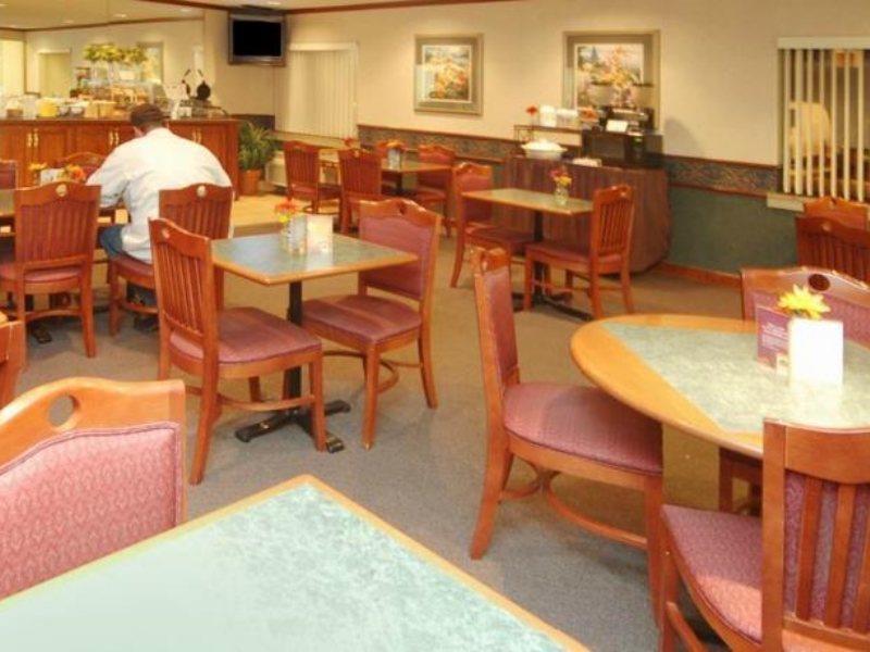 Hotel La Quinta By Wyndham Airport Executive Dr