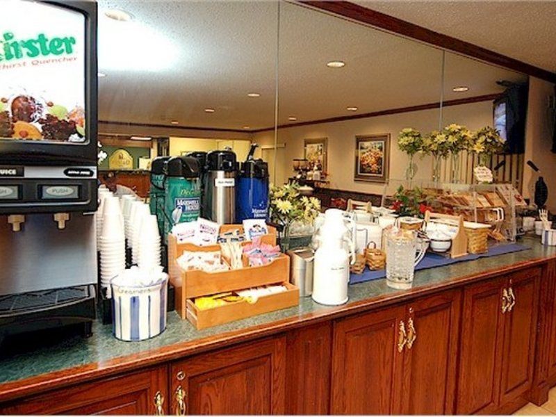 La Quinta By Wyndham Airport Executive Dr Hotel