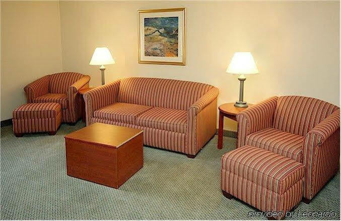 La Quinta By Wyndham Airport Executive Dr Hotel Indianapolis